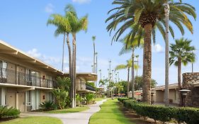 Ramada By Wyndham San Diego North Hotel & Conference Center
